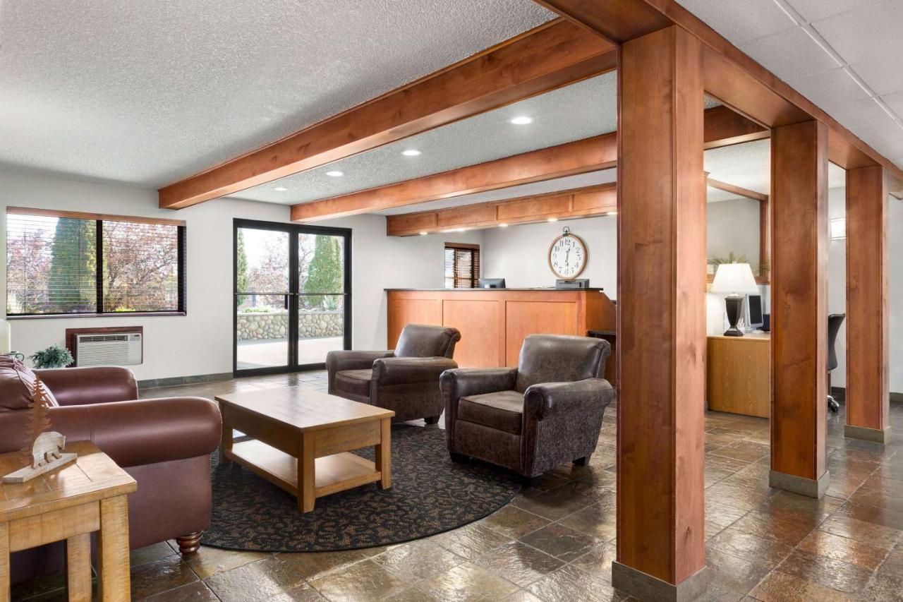 Hotel Baymont By Wyndham Whitefish Exterior foto